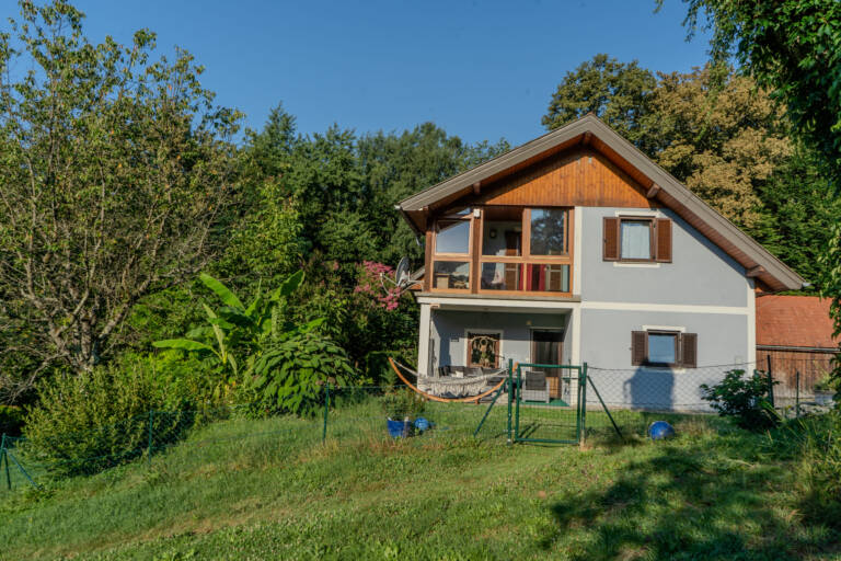 Außenansicht des Casa Lakshmi Seminarhauses in der Südoststeiermark