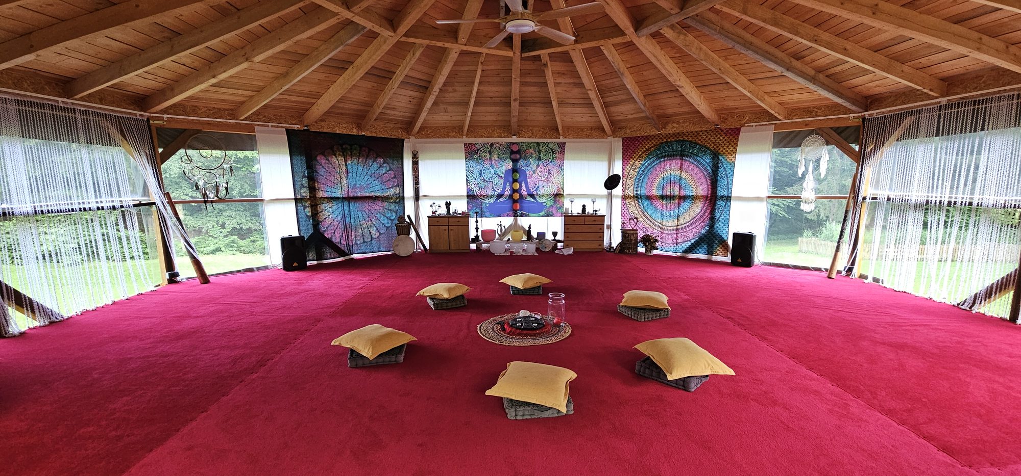 Der achteckige Lotus-Raum im Casa Lakshmi – Seminar- und Meditationsraum in Straden, Südsteiermark
